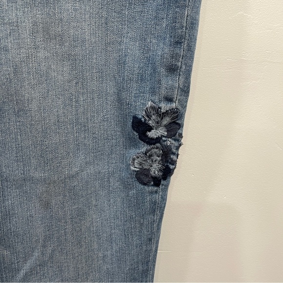 NYDJ Boyfriend Jeans Embroidered Size 8 - Picture 5 of 15